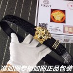 品名：范思哲.Ver Sace鳄鱼纹 型号：认准如图专柜包装，赠送打孔器 材料：百分百头层牛皮保证真皮。鳄鱼纹路美人头，24K钢扣，镶钻工艺专柜同等质量， 送人