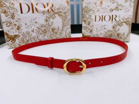 Dior Chic Dior 20 毫米黑色光滑牛皮革和银色调仿水晶 镌刻有 Cd 标志的 Dior Chic 腰带扣 白色树脂珠饰 内侧饰以 Christia - 点击图像关闭