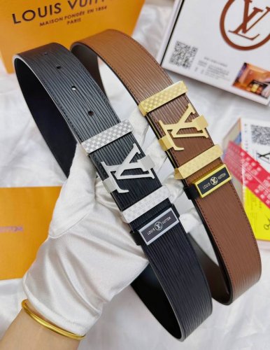 皮带：Lv..路易..威登顶级复刻. 腰带：原单品质百分百头层牛皮，保证真皮。雕花镂空工艺.真空电镀.永不掉色.24K纯钢扣头层小牛皮水波纹双面可用专柜