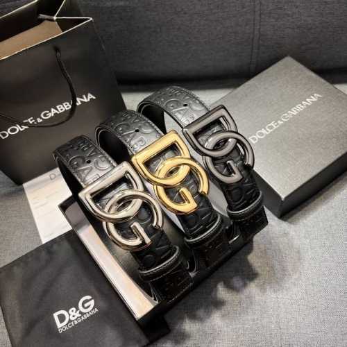 Dg，宽3.5Cm Dolce&Gabbana 全新小牛皮腰带，干练摩登配饰，缀以缎纹金色电镀金属细节。 小牛皮腰带，缀以缎纹金色电镀金属细节：
