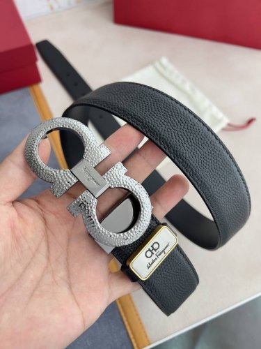 品名：菲拉格慕.Ferrgamo腰带 皮带 原单 型号：挂扣，原版新款挂扣，实物拍摄，头层牛皮 材料：百分百头层牛皮，保证真皮。双面可用专柜同等质量，经典双面头