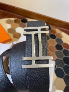 Hermes原单品质经典男款腰带专柜Togo皮搭配精钢双工焊点扣38毫米，实用与美观兼并。6524290