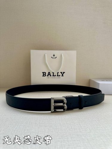 特 P200 巴利 Bally 专柜新款来袭 这款皮带带身宽度 3.4Cm，搭配质感纯铜皮带扣头。工艺精湛，细节完美，与正品零差距。作为送礼佳品再合适不过 就能