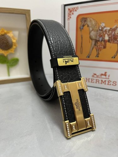 品名：爱马仕.Hermès 原单 材质：原单牛皮腰带 百分百头层牛皮腰带保证真皮，24K纯钢扣，专柜原单品质、做工精细，时尚大牌，送人自用首选 包装： 请认准如