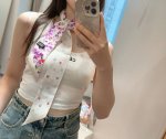 香奈儿Twilly小丝巾来了，Chanel 星光字母，名副其实的小可爱， 人手三条闭眼收，我都不拦着 N久都没有见过这么好看的Twilly 真的是真香本香了，凹