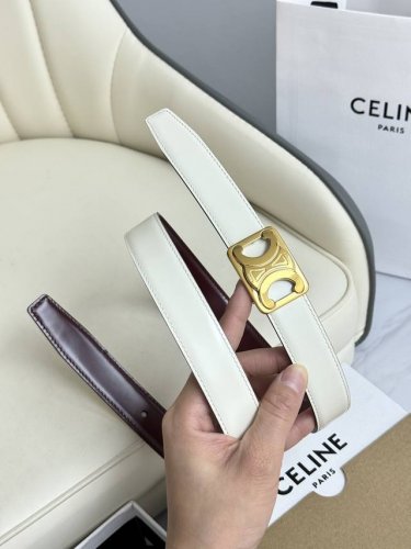 赛琳女装原单新款宽度:2.5Cm精品凯旋门铜扣，正品复刻进口精选优质头层小牛皮，全粒面小牛皮，比拼正品无压力，看图即知皮质，好货不多说。
