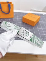 特 寬度：40Mm Lv Pyrmide Truck L Oeii雙面腰帶 驢家 海外原單代特供 面為進口小牛皮壓飾有標誌性品牌圖案效果工藝 原廠配色柔軟小牛皮
