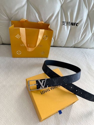 特 Lv 精品针扣系列 进口原厂皮 精品五金 适用于多种搭配跟场合 。宽度3.5Cm 皮质柔软舒适 内置Nfc芯片