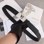 宽度3.5Cm Versace 范思哲 爆款板扣配摔纹无线带身 双面头层、采用精挑细选进口牛皮，商务既有时尚的男士腰带火爆热销中！
