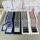 新款D字母这款 迪奥Montaigne Mitzah 发带丝巾从标志性的 Dior 精品店地址汲取灵感，老花字母配条纹的款式经典，造型修长，可与各种时尚造型搭配