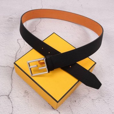 特 FENDI 芬迪 专柜同款 宽38MM 标志造型宽皮带。原版FF扣，进口原版小牛皮制成，镀金表面金属制品。男士休闲商务款，奢华时尚，品质保证。