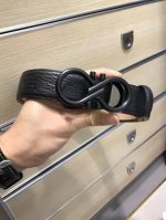 配送专柜包装 打孔针 特批P200 新款 F宽35 Mm 支持Nfc 芯片扫描，原版烤漆8字F铆钉扣，进口原版 黑色鸵鸟纹小牛皮配原版沙底制成，镀金表面金属制品