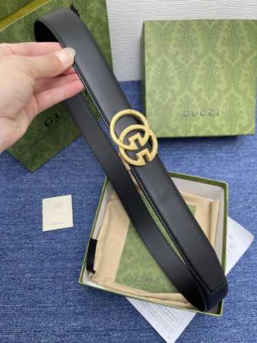 品牌 古驰 Gucci 描述 采用高级gucci Signature真皮精制而成，触感厚实，饰以双g商标带扣。腰带为意大利尺寸，请在购买前参阅腰带尺寸指南. 原