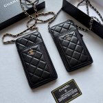 颜色 黑羊金 黑羊银尺寸 18X11香奈儿多功能手机包 可肩背专柜品质羊皮绣花 海外订制五金 做工油边精湛