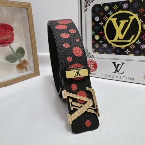 品名：Lv..路易..威登 材质：原单牛皮腰带 百分百头层牛皮腰带保证真皮，24K纯钢扣，专柜原单品质、做工精细，时尚大牌，送人自用首选 包装： 请认准如图专柜