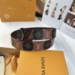 原版包裝1.0 驢家專櫃最新升級版本 寬度40毫米 全新訂制帆布搭配最新進口原廠皮底 配置新款雙層字母搭扣 經典百搭款！