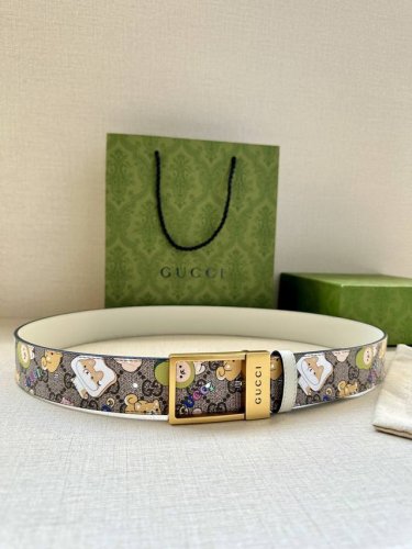 特 宽度3.8Cm Gucci Gg Marmont系列每一季都会推陈出新，为灵感源于70年代的标志性Gg配件注入宠物现代精髓。这款Gg Supreme帆布腰带
