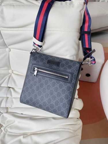 Gucci，古奇专柜同步 男士单肩包斜挎包原版品质 商务款式，手感绝对牛！进口Pvc配头层牛皮 内里采用原版专用里布！清晰Logo！ 高端走起，男神必备 质量如