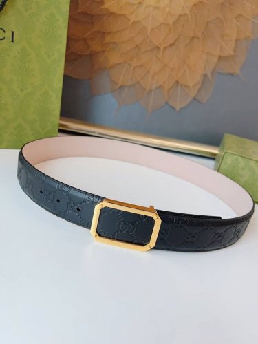 Gu Cci 专柜同步宽4.0Cm 腰带采用热压Gucci Signature皮革精制而成，印花纹理坚实，配以长方形商标带扣。正装休闲两相宜。顶级 原单150