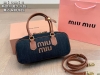 配盒 缪缪 Miumiu牛仔包 复古保龄球包 时髦精的选择 见到实物不得不感叹火有它火的道理 超实用的好嘛！！ 尺寸28 12