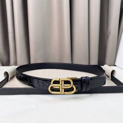 Alenciaga Bb 窄版腰带 这款Bb 版腰带来自Balenci设计细节 正面扣 双面佩戴 可裁剪款式 打孔式细节3.5Cm
