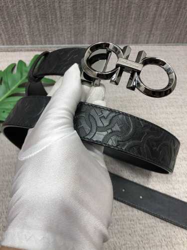 配全套包装礼盒 菲拉格慕：原单头层牛皮压花带身，内衬头层小牛皮底，配全套包装 支持Nfc扫描！五金可随意搭配，可双用可裁剪，原产皮料定制，专柜宽度3.5Cm