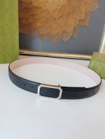 Gu Cci 专柜同步宽3.5Cm 腰带采用热压Gucci Signature皮革精制而成，印花纹理坚实，配以长方形商标带扣。正装休闲两相宜。顶级 原单150