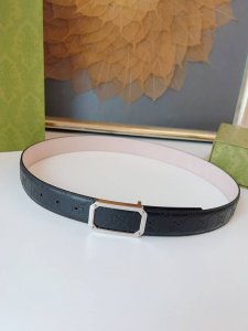 Gu Cci 专柜同步宽3.5Cm 腰带采用热压Gucci Signature皮革精制而成，印花纹理坚实，配以长方形商标带扣。正装休闲两相宜。顶级 原单150