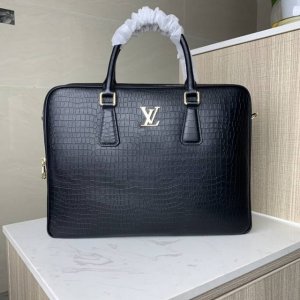 顶级专柜老鼠高端狠货 最新火爆款Lv双拉链鳄鱼纹手提公文包火爆款大量出货啦,叫嚣专柜货顶级原单货纸上谈兵吹牛皮的咱不会，请让狠货说话。款式可以复制抄袭，材料做工