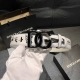 Dg. 宽4.0Cm，，原单 全新涂鸦印花小牛皮腰带，摩登干练配饰，缀以钯色电镀金属 Dg 徽标搭扣