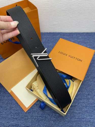 特 Lv.路易威登 全套包装 原版品质 代工厂货品 40Mm宽度 正品一体铸造五金钢扣，原厂皮料 双面原厂定制面料，区别市场货