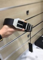 配送专柜包装 打孔针 批专柜同款、实拍专柜官网，尺寸:宽35Mm，原版立体钌钯针扣 ，极富设计美感 ，双面采用进口原版小牛皮，配制间色五金戒指及尾标，彰显个性，