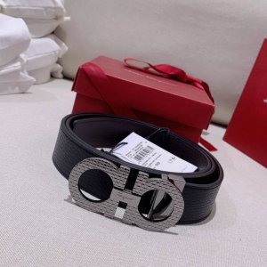 菲拉格慕 高级定制款男士皮带 双面头层牛皮 可双面使用 自行选择搭配 真材实料 很有质感 时尚经典不失风范 搭配精品尾夹扣 长短可自行裁剪 宽度3.5Cm