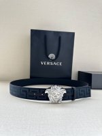 宽度3.8Cm Versace 织物腰带，饰有提花greca图案，配有la Medusa搭扣。 La Medusa五金配件 搭扣闭合 面料：100%锦纶 里料：