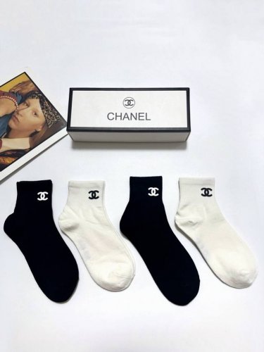 配包装 一盒4双 Chanel 香奈儿 经典字母Logo 纯棉短筒袜 经典纯色短袜 Ins爆款！专柜在售Ing 原单货！高版本 ～好看到爆炸 ！酷妹潮人必不能少