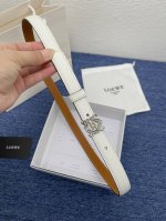 品牌 罗意威 特 描述 经典系列新品腰带，采用小牛皮材质，完美搭配手工车线，两款经典配色，可搭配商务西装或更为休闲的造型。腰带为法国尺寸，请在购买前参阅腰带尺寸