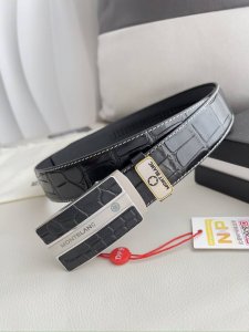 品名：万宝龙.Montblanc原单 腰带 自动皮带 型号：自动带，原版新款纯钢材质自动扣，双面头层牛皮实物拍摄， 材料：百分百头层牛皮，保证真皮。专柜同等质量