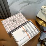 现货～巴宝莉 Burberry 化妆刷羊毛散粉刷修容刷腮红刷粉底刷全套礼盒装 大牌化妆刷手感非常好，高端大气，非常非常推荐