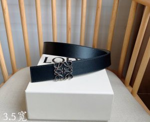 Loewe 罗意威 专柜最新同款腰带 选用光滑牛皮革双面腰带 配有Anagram针扣五孔调节 卓越的工艺 个性的造型 精美的材质 宽:3.5