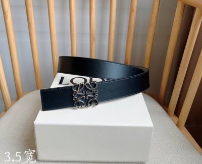 Loewe 罗意威 专柜最新同款腰带 选用光滑牛皮革双面腰带 配有Anagram针扣五孔调节 卓越的工艺 个性的造型 精美的材质 宽:3.5
