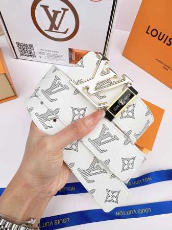 皮带：Lv..路易..原单 腰带：百分百头层牛皮，保证真皮。24K纯钢扣双面可用专柜同等质量， 送人自用首选 包装： 请认准如图专柜包装，赠送打孔器，银联发票， - 点击图像关闭