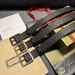 特 古奇 ，3.5Cm 宽 各式百搭单品继续为gucci 2024早春系列添姿加彩。这款亮眼吸睛的腰带以gg橡胶效果皮革匠心打造，配以方形钯金色调腰带扣，为日常