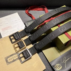 特 古奇 ，3.5Cm 宽 各式百搭单品继续为gucci 2024早春系列添姿加彩。这款亮眼吸睛的腰带以gg橡胶效果皮革匠心打造，配以方形钯金色调腰带扣，为日常