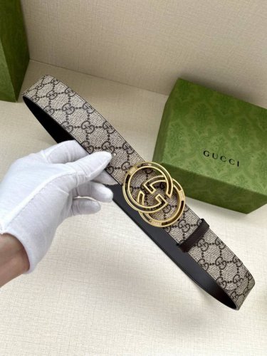 特 宽度4.0Cm Gucci Marmont系列每一季都会推陈出新，为灵感源于70年代的标志性gg配件注入现代精髓。Su E帆布印花 腰带反面采用咖啡色原版牛