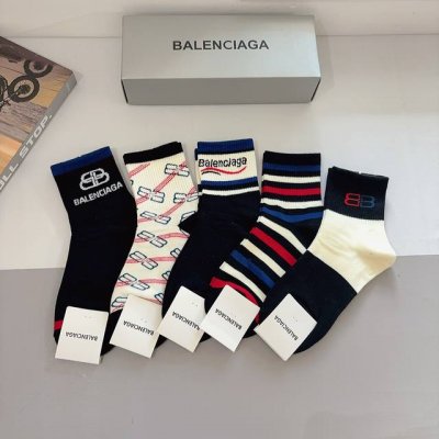 配包装 一盒5双 Balenciaga 巴黎世家 新款中筒袜子潮人必不可少的时尚专柜代购袜子 ，超级时尚潮流百搭款！