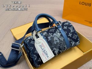 飞机盒 Lv Keepall枕头包 容量很可 日常出街 必备的东西都可以装下 尺寸25 14