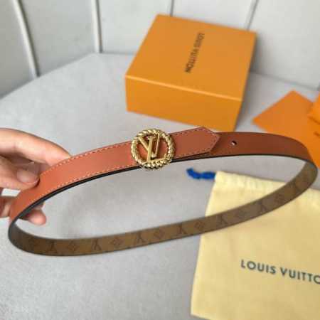 特 寬度：20Mm Lv S-Lock系列 寬度20Mm 驢家法國驢女士腰帶 全新風格定制帆布面料襯托細膩的進口小牛皮 全新設計搭扣 融入字母和花卉图案 与腰带 - 点击图像关闭