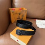 L0Uis 、Vuitt0N 男士经典压花腰帶 寬度40毫米 配置精品字母搭扣 顶级