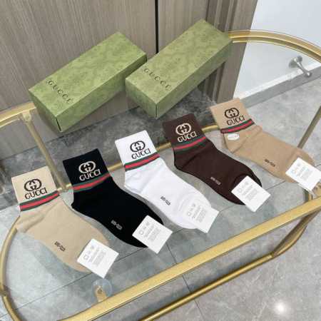 配包装 一盒五双 Gucci 古奇 好看到爆炸欧美大牌中筒袜潮人必不能少的专柜代购品质 中筒袜子 ，搭配起来超高逼格 时髦度爆表啊啊啊啊～～推荐推荐推荐～～必入 - 点击图像关闭