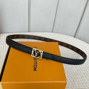 特 片裝1 寬：20Mm 驢家新品 Ss特別限定女士腰帶 全新設計搭扣搭配 一面光亮小牛皮 另一面防水料最新圖案 雙面用